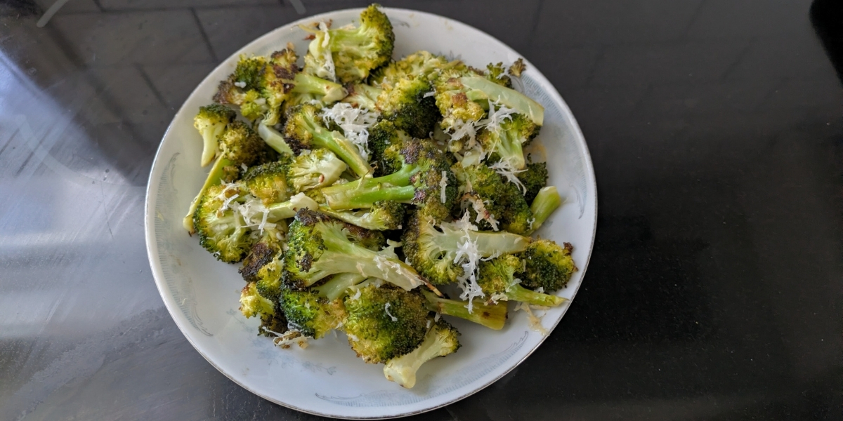 00Feature Image_Roasted brocolli | Trans Canada Trail A bowl of roasted broccoli